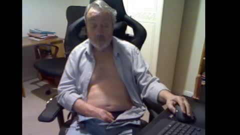 Snapshot of erasmus_d chatting on January 9, 6:36 pm erasmus_d online show from January 9, 6:36 pm