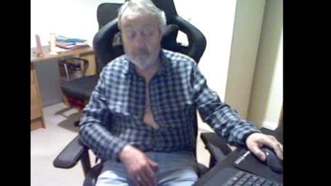 Snapshot of erasmus_d chatting on January 15, 5:58 pm erasmus_d online show from January 15, 5:58 pm