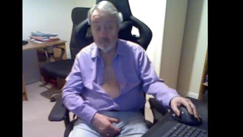 Snapshot of erasmus_d chatting on February 1, 6:08 pm erasmus_d online show from February 1, 6:08 pm