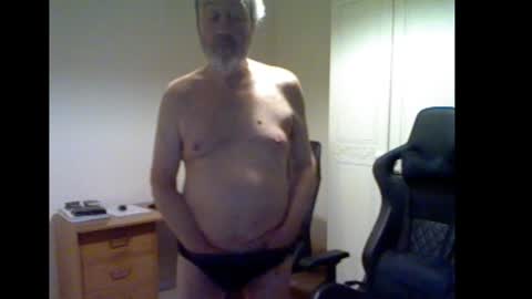 Snapshot of erasmus_d chatting on February 5, 6:37 pm erasmus_d online show from February 5, 6:37 pm