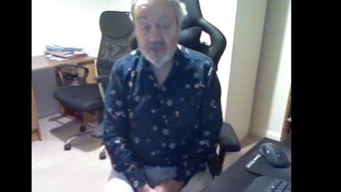 Snapshot of erasmus_d chatting on February 10, 5:41 pm erasmus_d online show from February 10, 5:41 pm