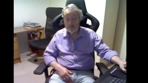 Snapshot of erasmus_d chatting on February 18, 6:58 pm erasmus_d online show from February 18, 6:58 pm