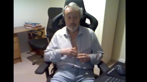 Snapshot of erasmus_d chatting on February 23, 5:50 pm erasmus_d online show from February 23, 5:50 pm