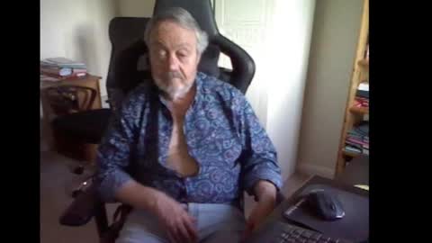 Snapshot of erasmus_d chatting on February 24, 5:31 pm erasmus_d online show from February 24, 5:31 pm