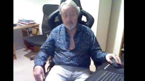 Snapshot of erasmus_d chatting on February 2, 5:59 pm erasmus_d online show from February 2, 5:59 pm