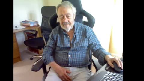 Snapshot of erasmus_d chatting on September 12, 5:04 pm erasmus_d online show from September 12, 5:04 pm