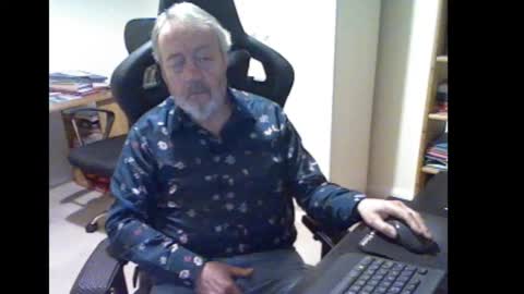 Snapshot of erasmus_d chatting on October 19, 5:17 pm erasmus_d online show from October 19, 5:17 pm