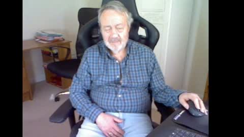 Snapshot of erasmus_d chatting on January 27, 12:37 pm erasmus_d online show from January 27, 12:37 pm