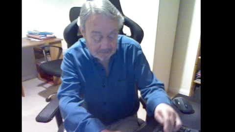 Snapshot of erasmus_d chatting on February 15, 5:39 pm erasmus_d online show from February 15, 5:39 pm