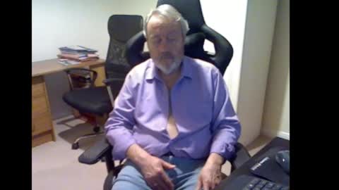 Snapshot of erasmus_d chatting on October 13, 5:15 pm erasmus_d online show from October 13, 5:15 pm