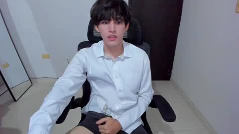 eren_tatakae online show from May 6, 1:11 am