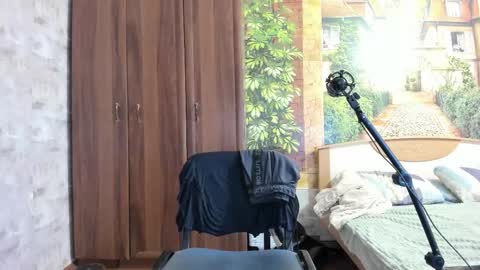 Snapshot of eric_the_vikking chatting on October 15, 9:21 am Eric online show from October 15, 9:21 am