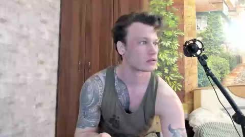 Snapshot of eric_the_vikking chatting on October 10, 7:58 am Eric online show from October 10, 7:58 am