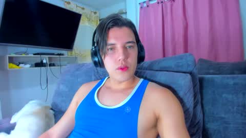 Snapshot of eric_twink18 chatting on January 20, 4:43 am eric_twink18 online show from January 20, 4:43 am