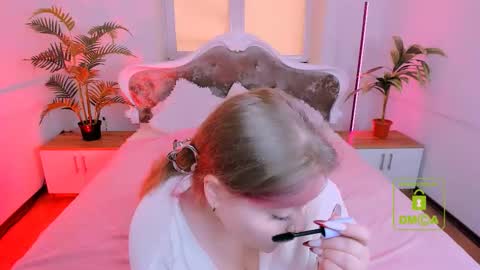 Snapshot of erica_love_ chatting on October 16, 6:02 am erica_love_ online show from October 16, 6:02 am