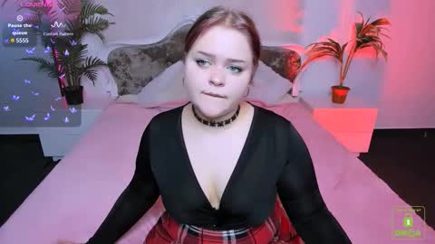 Snapshot of erica_love_ chatting on September 24, 6:42 am erica_love_ online show from September 24, 6:42 am