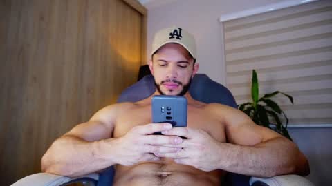 Snapshot of erick_thompson chatting on January 17, 10:01 pm Erick Thompson online show from January 17, 10:01 pm