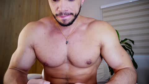 Snapshot of erick_thompson chatting on January 11, 6:12 pm Erick Thompson online show from January 11, 6:12 pm