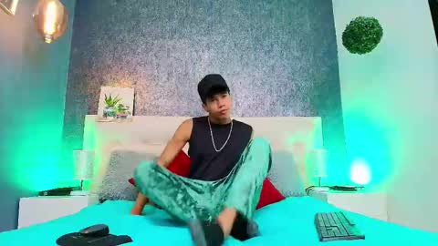 Snapshot of erick_zhimerman chatting on February 26, 3:35 am online show from February 26, 3:35 am