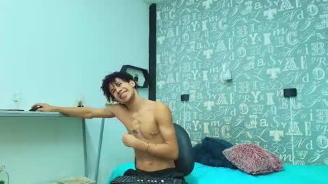 Snapshot of erick_zhimerman chatting on October 19, 5:01 am online show from October 19, 5:01 am
