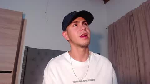 Erik rodriguez online show from June 17, 3:33 am