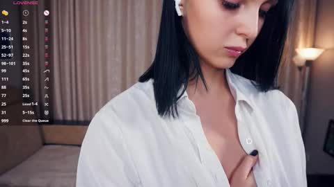 Erline and Monica online show from December 4, 7:24 pm