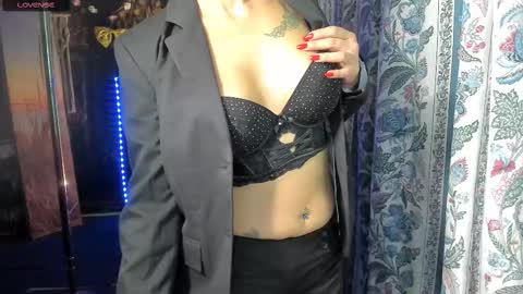 Snapshot of erotic_dessire chatting on October 9, 5:18 pm Eve online show from October 9, 5:18 pm