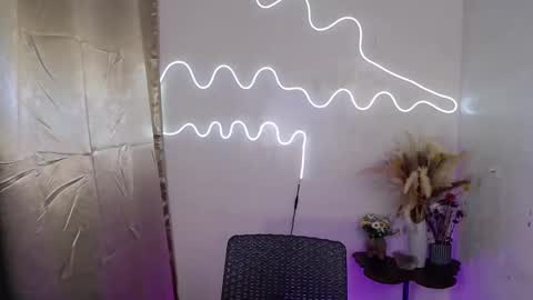 erotic_empress18 online show from February 2, 6:48 pm