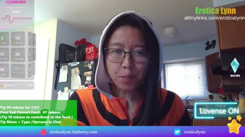 Lynn   online show from December 3, 8:33 pm