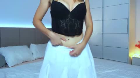 Snapshot of eroticgiftxxx chatting on October 10, 2:56 pm LylaXXX online show from October 10, 2:56 pm