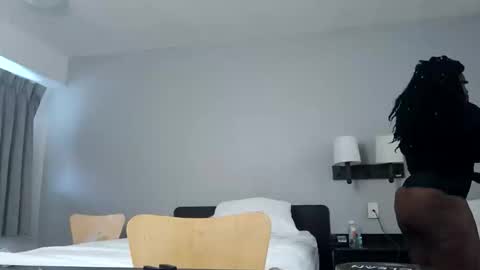 Snapshot of eroticqueen4093 chatting on October 30, 2:39 pm HotQueen online show from October 30, 2:39 pm