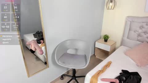 Escarlet online show from March 5, 5:44 pm