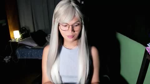 Snapshot of esilchan chatting on October 2, 4:11 am Chelliane online show from October 2, 4:11 am