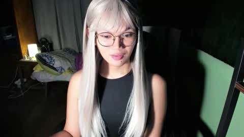 Snapshot of esilchan chatting on October 21, 2:05 am Chelliane online show from October 21, 2:05 am