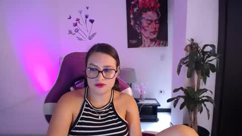 Esmeralda online show from April 4, 6:59 pm