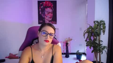 Esmeralda online show from November 9, 3:04 pm