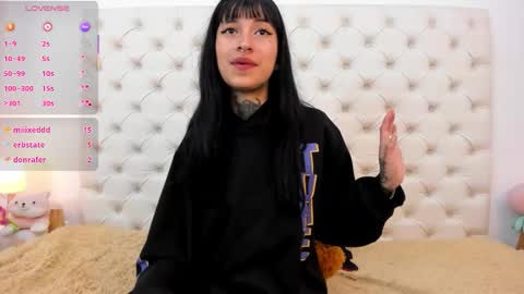 esmeralda  online show from December 5, 7:00 pm