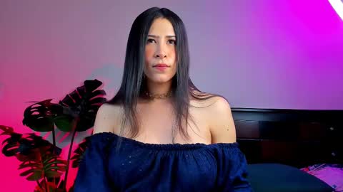 Snapshot of esmeralda_h chatting on February 10, 2:52 am K E Y R A independent model online show from February 10, 2:52 am