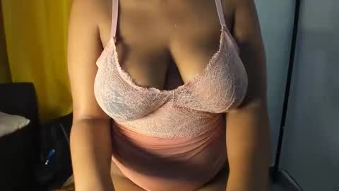 Esme online show from April 22, 1:51 pm