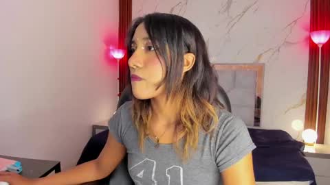 esperanzamora online show from May 2, 12:11 pm