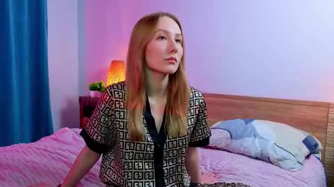 Mila online show from November 18, 8:39 am