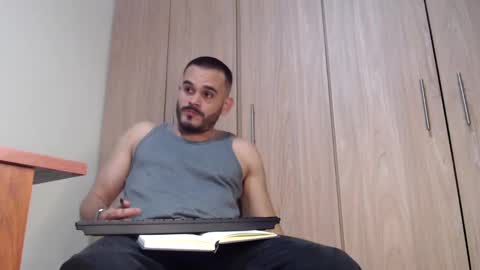 Esteban Fernandez online show from February 15, 9:04 pm