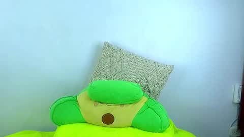 Esteban independent model online show from March 5, 4:35 pm