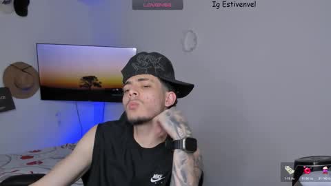 estivenvel online show from November 12, 6:43 pm