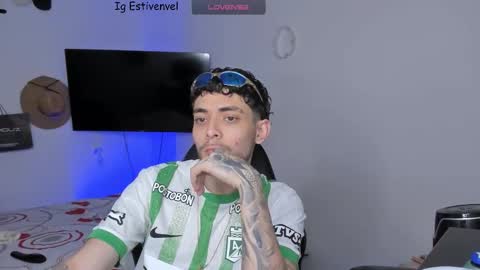 estivenvel online show from November 20, 6:27 pm