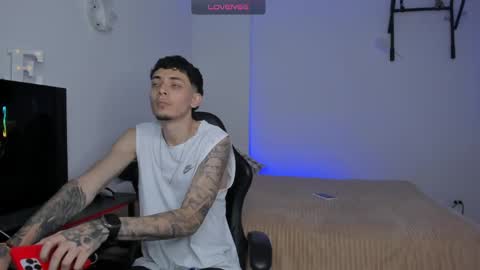 estivenvel online show from April 17, 4:53 pm