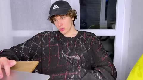 Alex online show from April 21, 6:26 pm