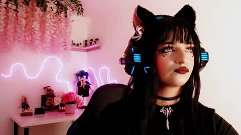 Moon online show from January 7, 6:57 pm