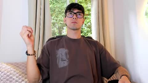 etham_wolf1 online show from May 18, 5:19 pm