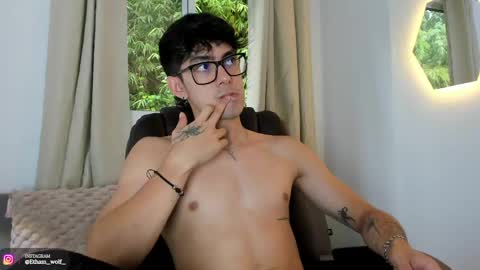 etham_wolf1 online show from May 8, 6:46 pm